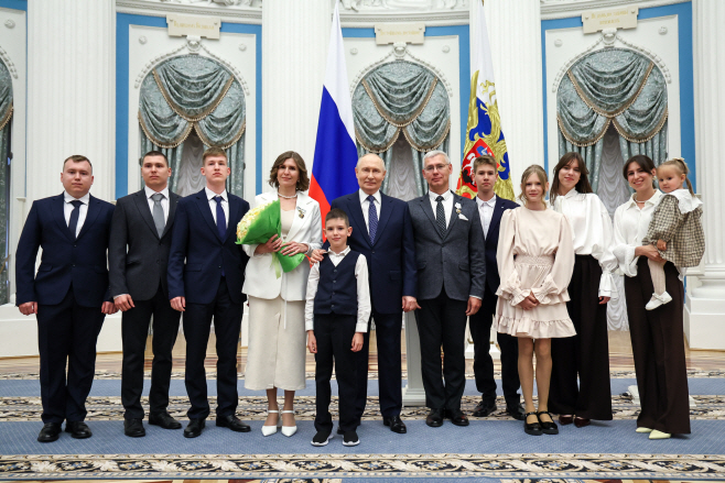 Ceremony to present state awards to multi-child families at Moscow's Kremlin