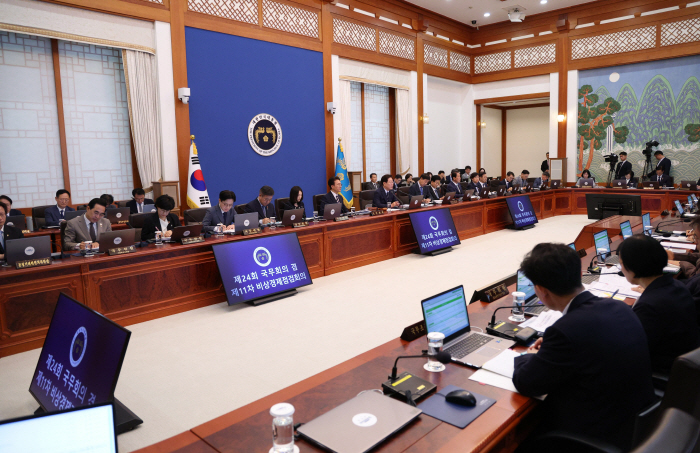이재명 대통령, 국무회의 주재<YONHAP NO-2853>