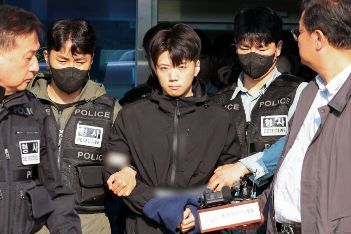 포토라인 선 '여고생 흉기 살인' 장윤기