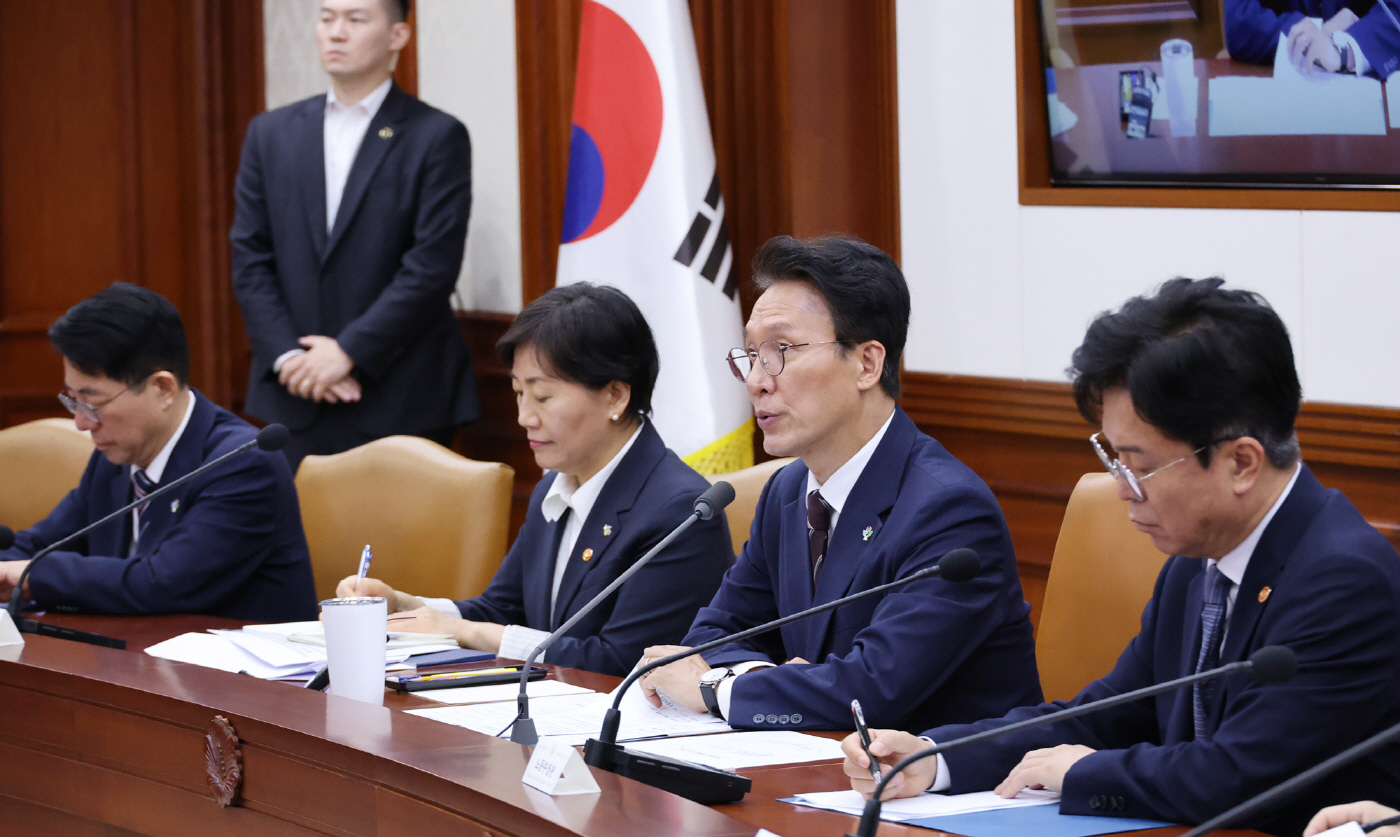 비상경제본부회의 주재하는 김민석 국무총리<YONHAP NO-3407>