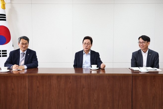 0604박완수도지사_복귀후첫간부티타임(1)