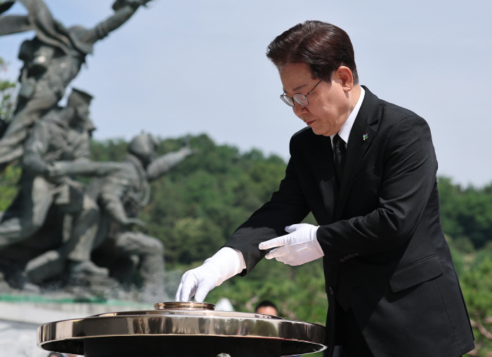 분향하는 이재명 대통령