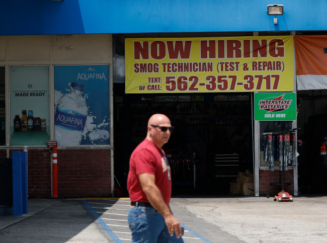 US-MORE-JOBS-ADDED-TO-U.S.-ECONOMY-IN-MONTH-OF-MAY-THAN-ECONOMIS
