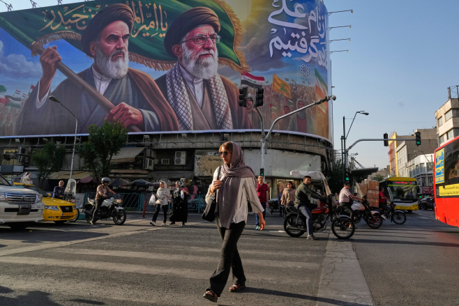 Iran War <YONHAP NO-2482> (AP Photo/Vahid Salemi)