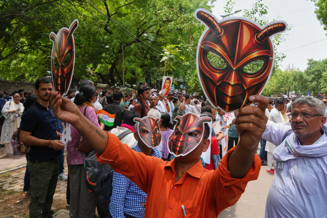 APTOPIX India Cockr... <YONHAP NO-4725> (AP Photo/Manish Swarup)