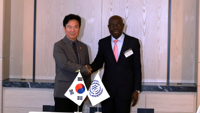 김영훈 고용노동부 장관, 질베르 웅보(Gilbert Houngbo) 국제노동기구(ILO) 사무총장과 면담 (3)