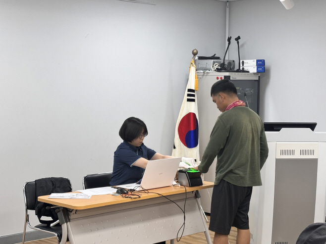 외국인 계절근로자 지문등록 절차 진행