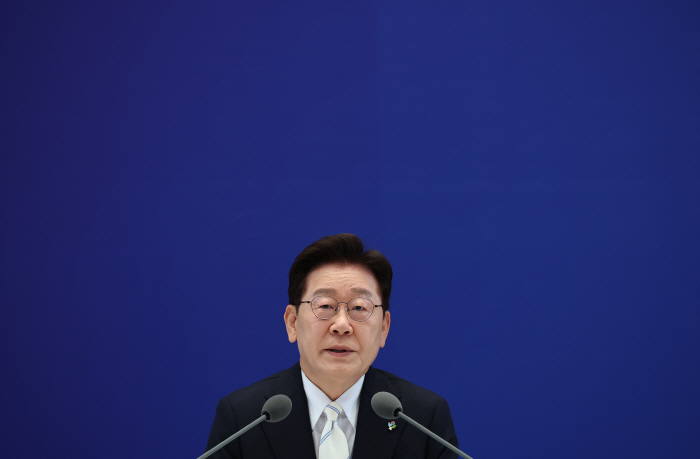 이재명 대통령, 취임 1주년 기자회견 발언<YONHAP NO-3203>