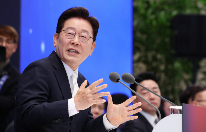 이재명 대통령, 취임 1주년 기자회견<YONHAP NO-3505>