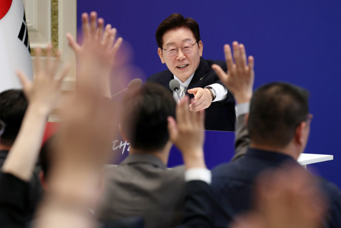 질문받는 이재명 대통령