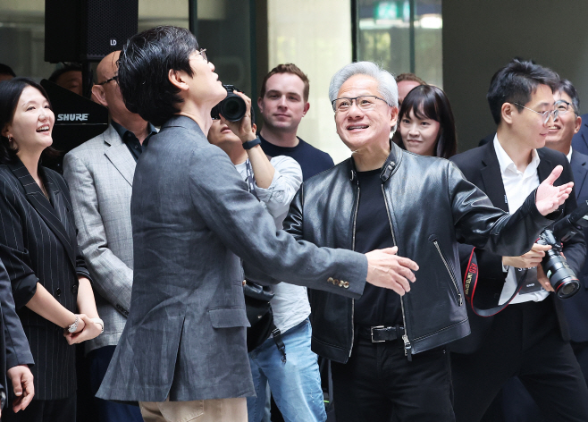 이해진 의장 만난 젠슨 황<YONHAP NO-4993>