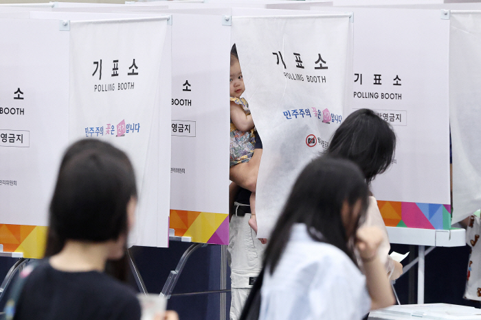 ‘어른들 투표 하실 거죠?’