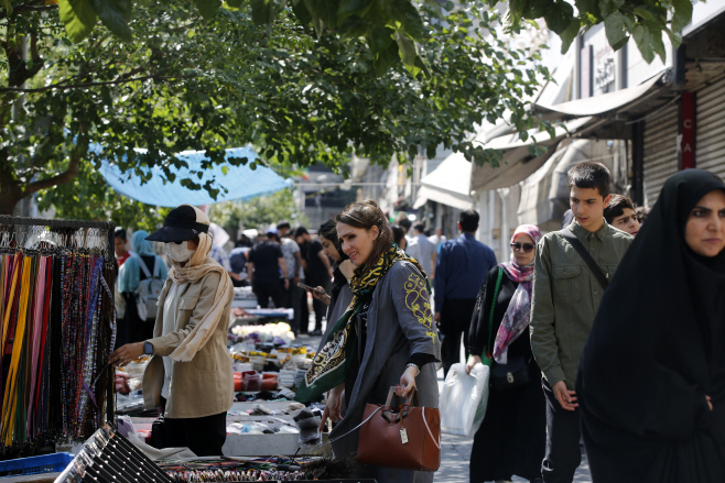 IRAN-TEHRAN-DAILY LIFE-STREET VIEWS