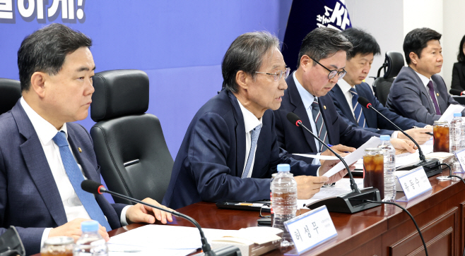 중동전쟁 경제대응특위 5차 회의, 인사말 하는 ...<YONHAP NO-2456>
