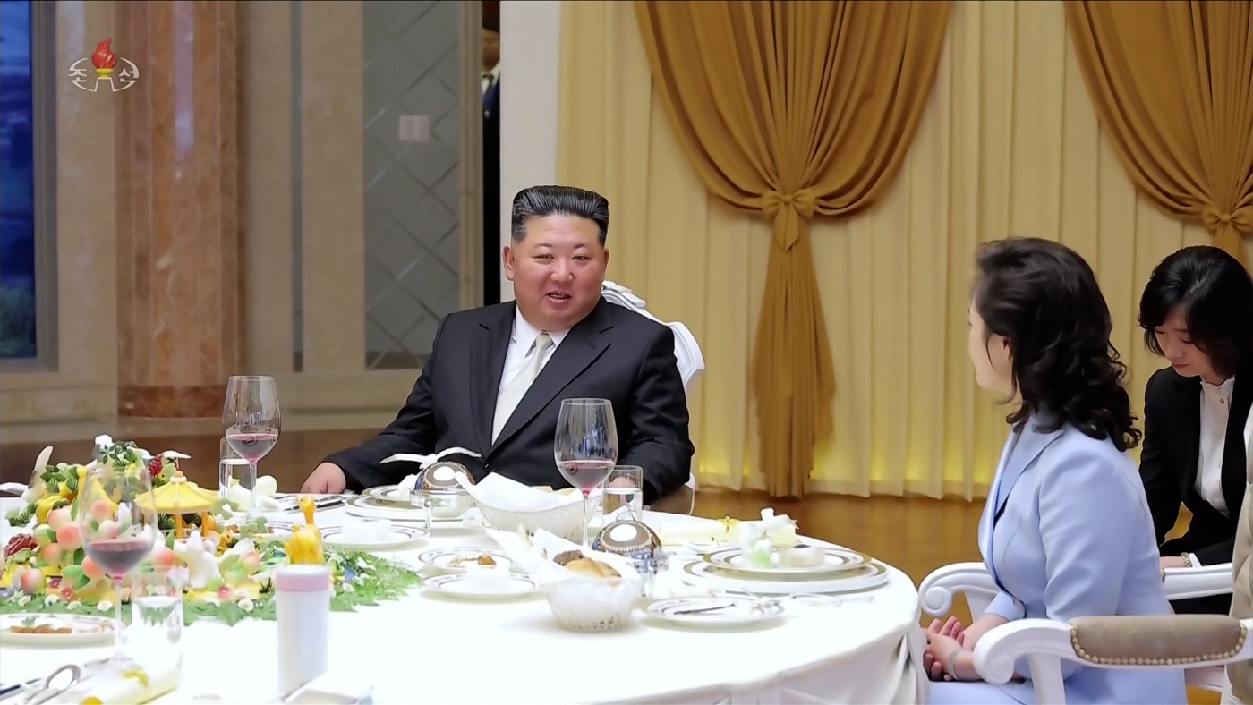 시진핑 부부 위해 오찬 마련한 김정은<YONHAP NO-5085>