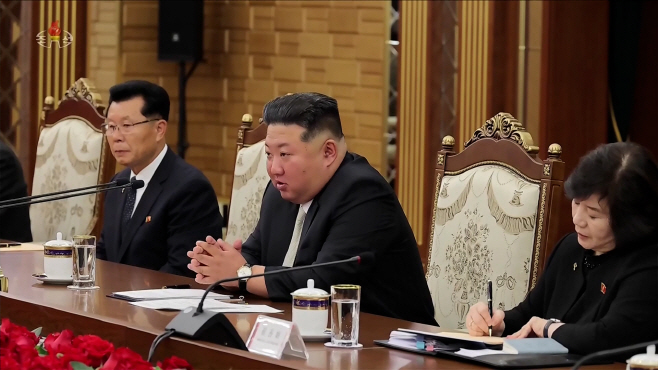 북중 정상회담서 발언하는 김정은<YONHAP NO-2950>