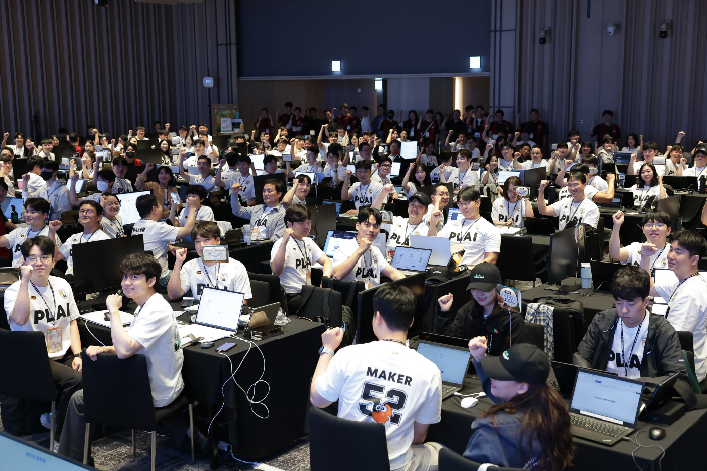 GS 임직원들이 지난해 9월 8~9일 서울 강남구 웨스틴 서울 파르나스에서 열린 ‘제4회 GS그룹 해커톤’에 참가하고 있다.