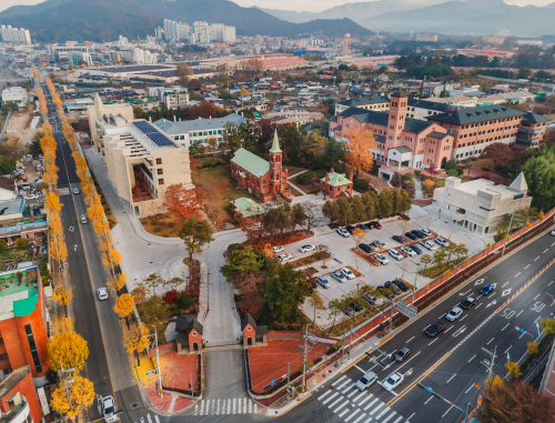 경상북도 지정 웰니스관광지로 선정된 경북 칠곡군 성 베네딕도회 왜관수도원의 고요한 전경/칠곡군