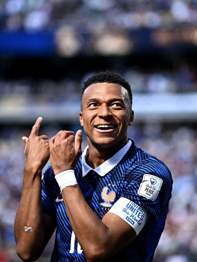 SOCCER-WORLDCUP-FRA-SEN/