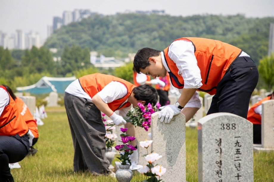 1. 호반그룹, 호국보훈의 달 현충원 봉사활동