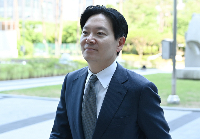 이화영 국민참여재판 증인 출석하는 박상용 검사<YONHAP NO-3000>