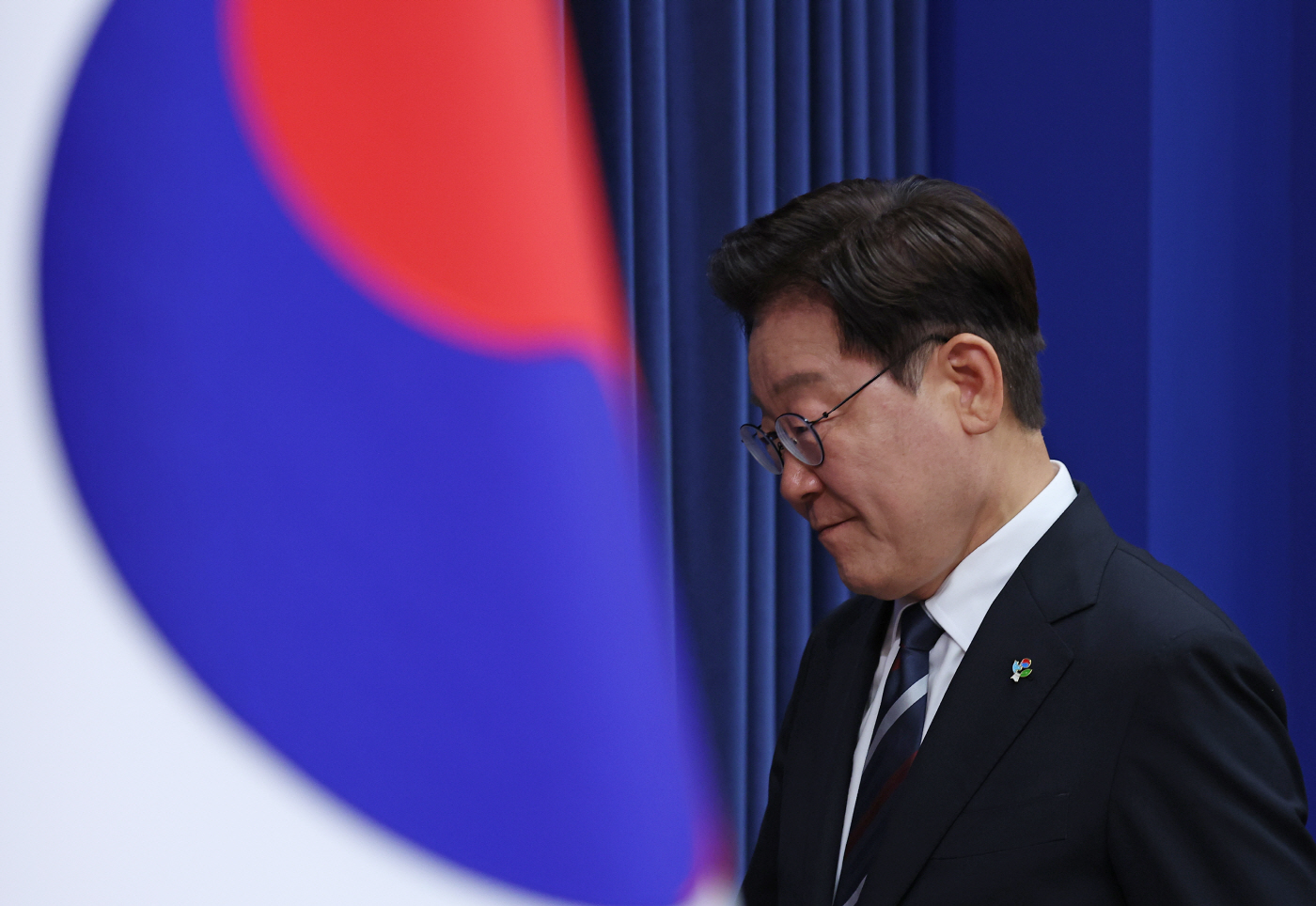 브리핑 마친 이재명 대통령<YONHAP NO-7129>
