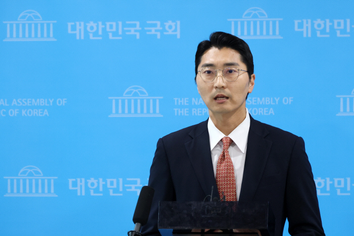 박준태 비서실장, 장동혁 대표 건강 상태·당무 ...<YONHAP NO-7389>