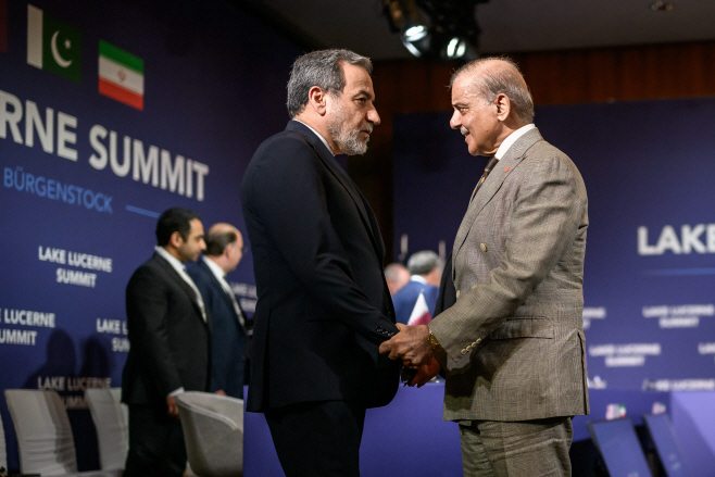 TOPSHOT-SWITZERLAND-US-IRAN-DIPLOMACY-WAR