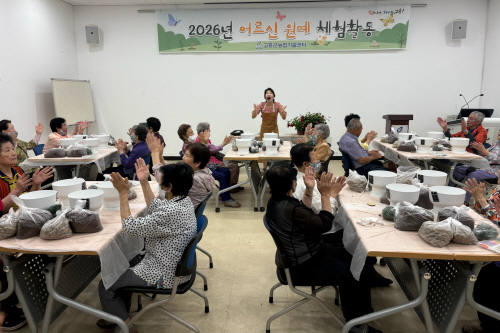 치유농업 활용한 어르신 원예체험 큰 호응 (1)