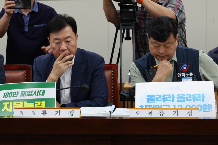 내년도 최저임금 인상률 본격 논의