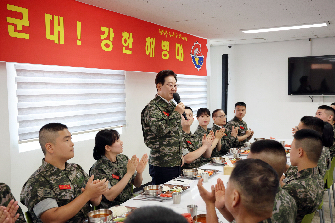 격려사하는 이재명 대통령<YONHAP NO-6078>