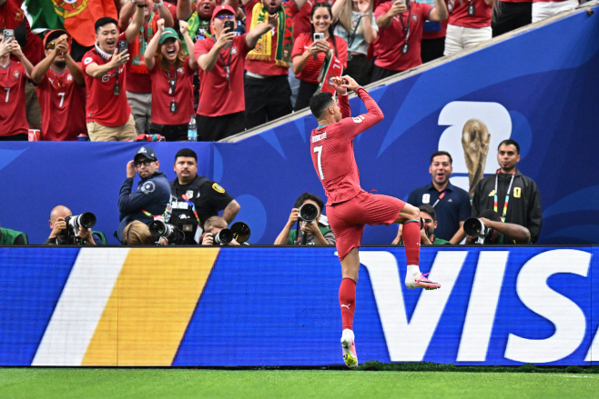 SOCCER-WORLDCUP-POR-UZB/