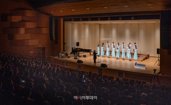[사진자료2] 코웨이 물빛합창단, 제3회 정기연주회 '우리가 사랑했던 6월' 성황리 개최