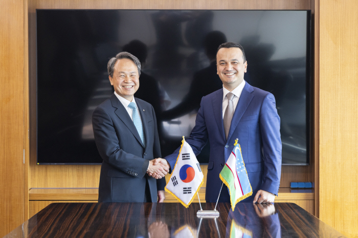 [사진1] 신한금융 진옥동 회장, 우즈베키스탄 투자산업무역부 장관과 투자·금융 협력 확대 논의(26.06.25)
