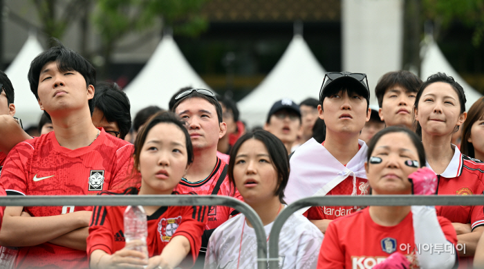 [포토]대한민국, 자력으로 32강 진출 실패