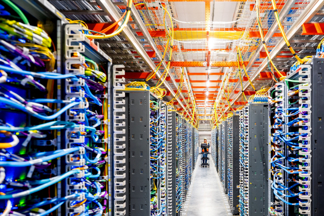 AMAZON-OUTAGES/AI TOOLS <YONHAP NO-6015> (REUTERS)