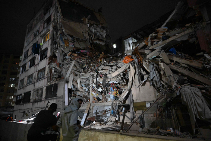 TOPSHOT-VENEZUELA-EARTHQUAKE