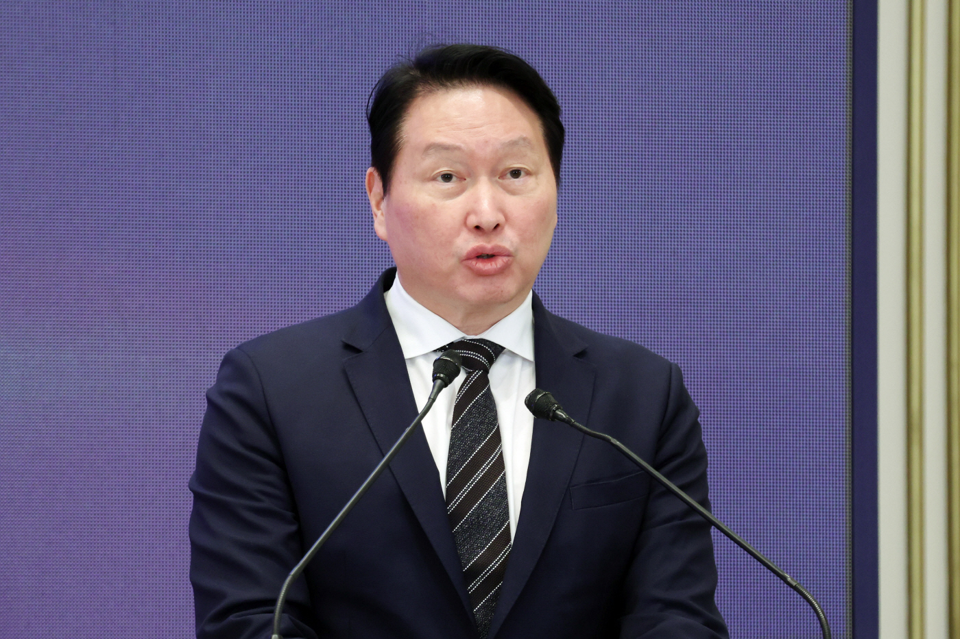 최태원 회장, 투자계획 발표<YONHAP NO-4749>