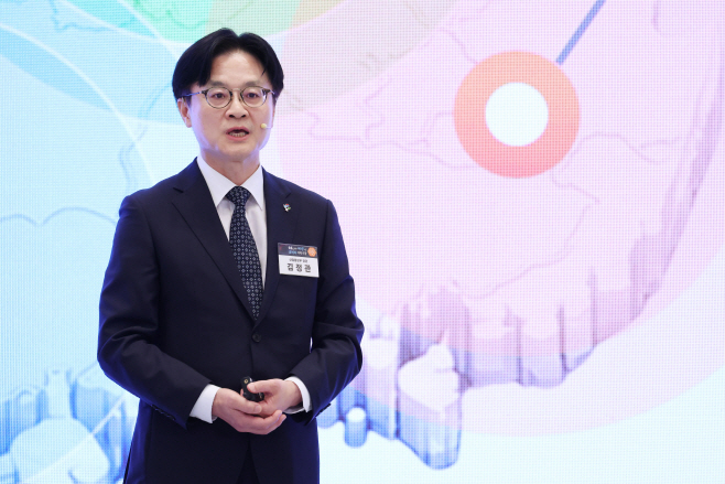정책발표하는 김정관 장관<YONHAP NO-4593>