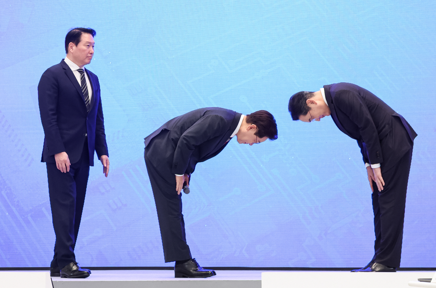 인사하는 이재명 대통령<YONHAP NO-4859>
