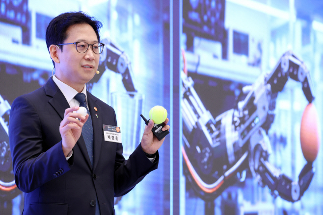 정책발표하는 배경훈 부총리<YONHAP NO-4641>
