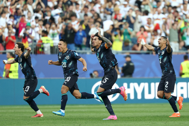 TOPSHOT-FBL-WC-2026-MATCH74-GER-PAR