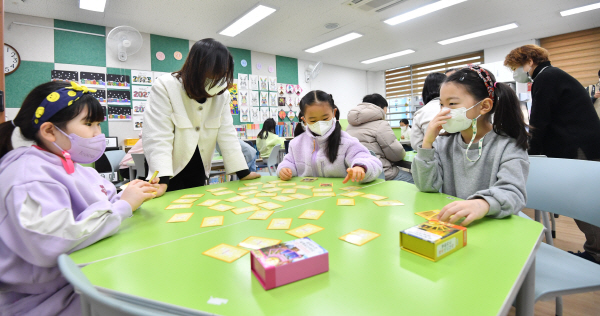 가재울초등학교 돌봄교실<YONHAP NO-2983>