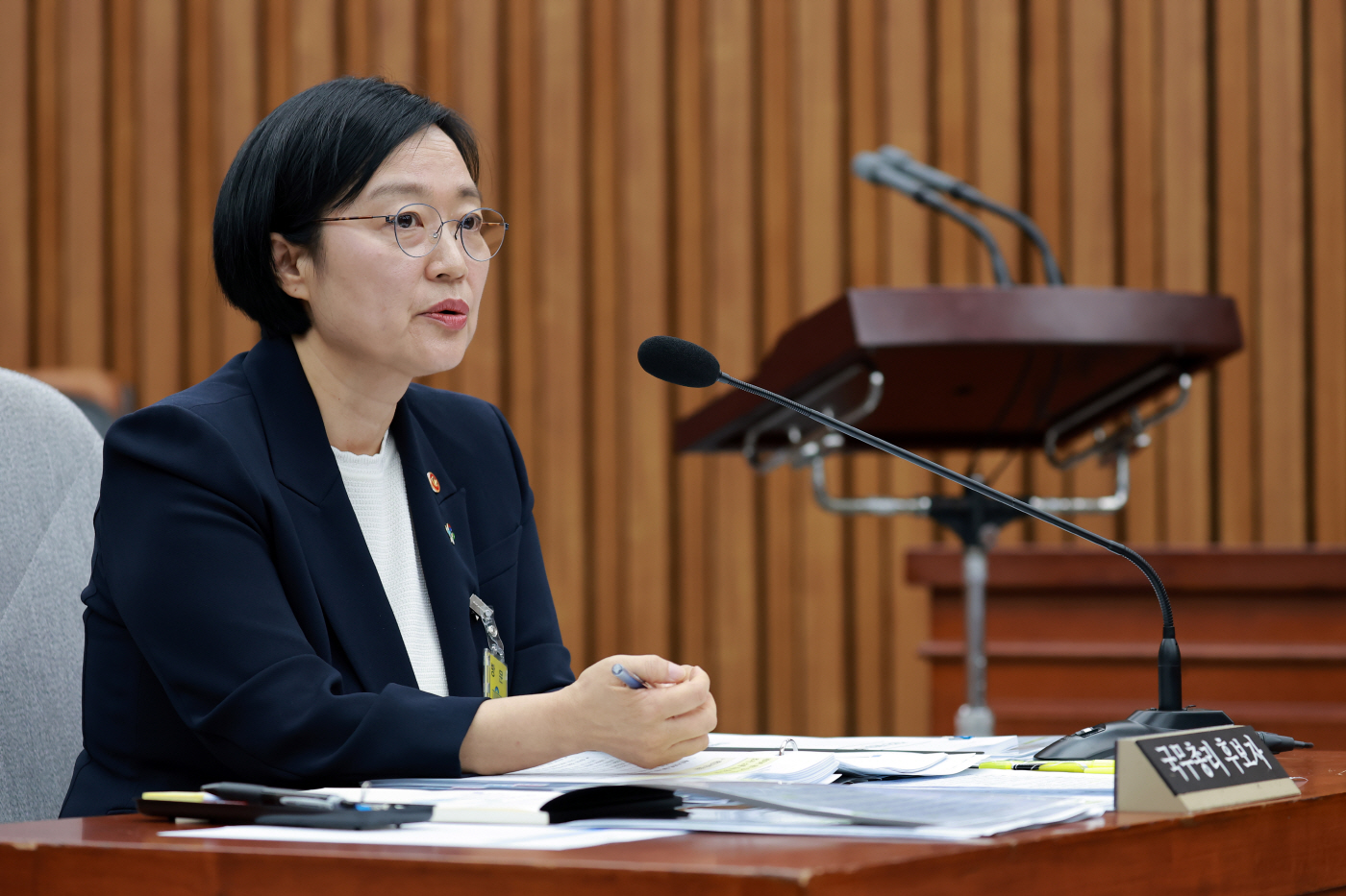 의원 질의에 답변하는 한성숙 국무총리 후보자<YONHAP NO-8370>
