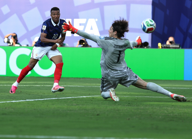 (SP)U.S.-NEW YORK-FOOTBALL-FIFA WORLD CUP-ROUND OF 32-FRA VS SWE