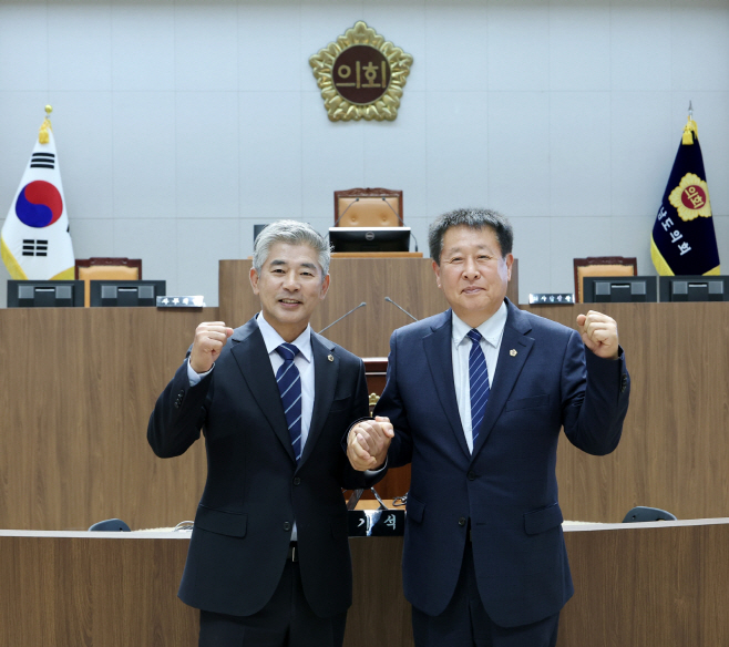 260701_제369회 임시회 제1차 본회의02 (왼쪽 조철기 의장, 오른쪽 장승재 제1부의장)
