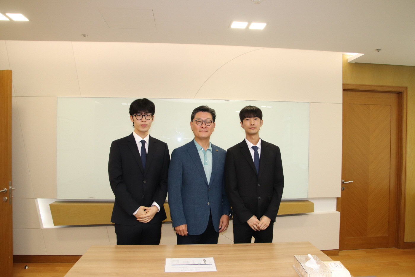 GS글로벌 김성원대표(가운데)와 기념촬영