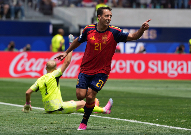 (SP)U.S.-LOS ANGELES-FOOTBALL-FIFA WORLD CUP-ROUND OF 32-ESP VS AUT