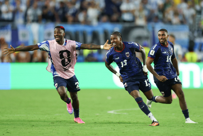 TOPSHOT-FBL-WC-2026-MATCH86-ARG-CPV