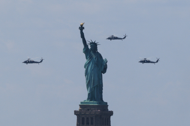 US-NEW-YORK-CITY-CELEBRATES-THE-FOURTH-OF-JULY-WITH-FIREWORKS-AN